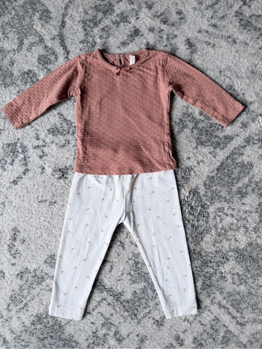 Quincy Mae Textured Long-Sleeve Top with White Floral Leggings